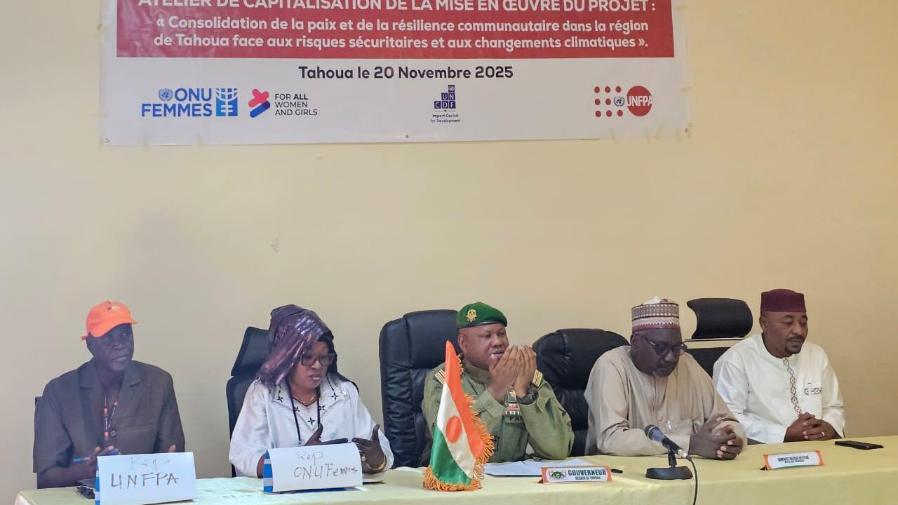 Table de séance à l'ouverture de l'atelier