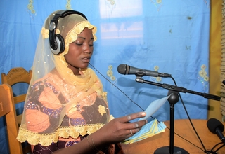 Balkissa Tari animatrice à Garkuwa FM au Niger @UNFPA WCARO/Habibou Dia