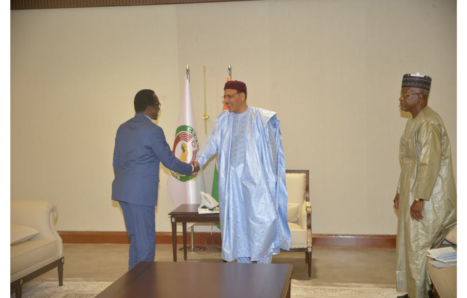 Le Président de la République du Niger Mohamed Bazoum reçoit le Représentant de l'UNFPA au Niger 